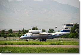 Antonov AN-72 RussiaAF-Douchanbe-24avr2008-DSC_0004.jpg